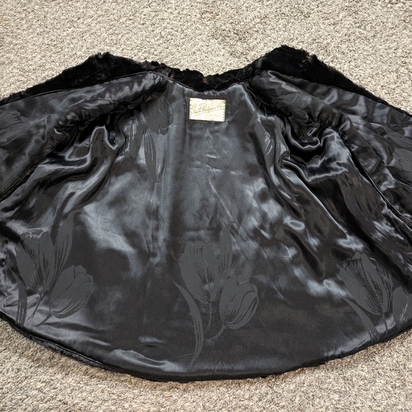 Vintage black/dark brown fur cape OS - Picture 10 of 12